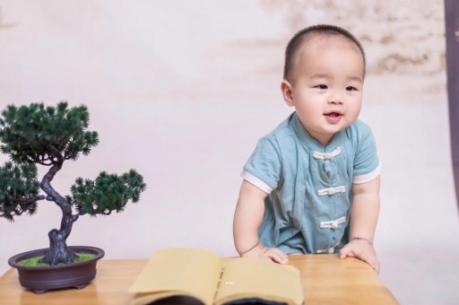 弥勒孕妇显怀是几个月